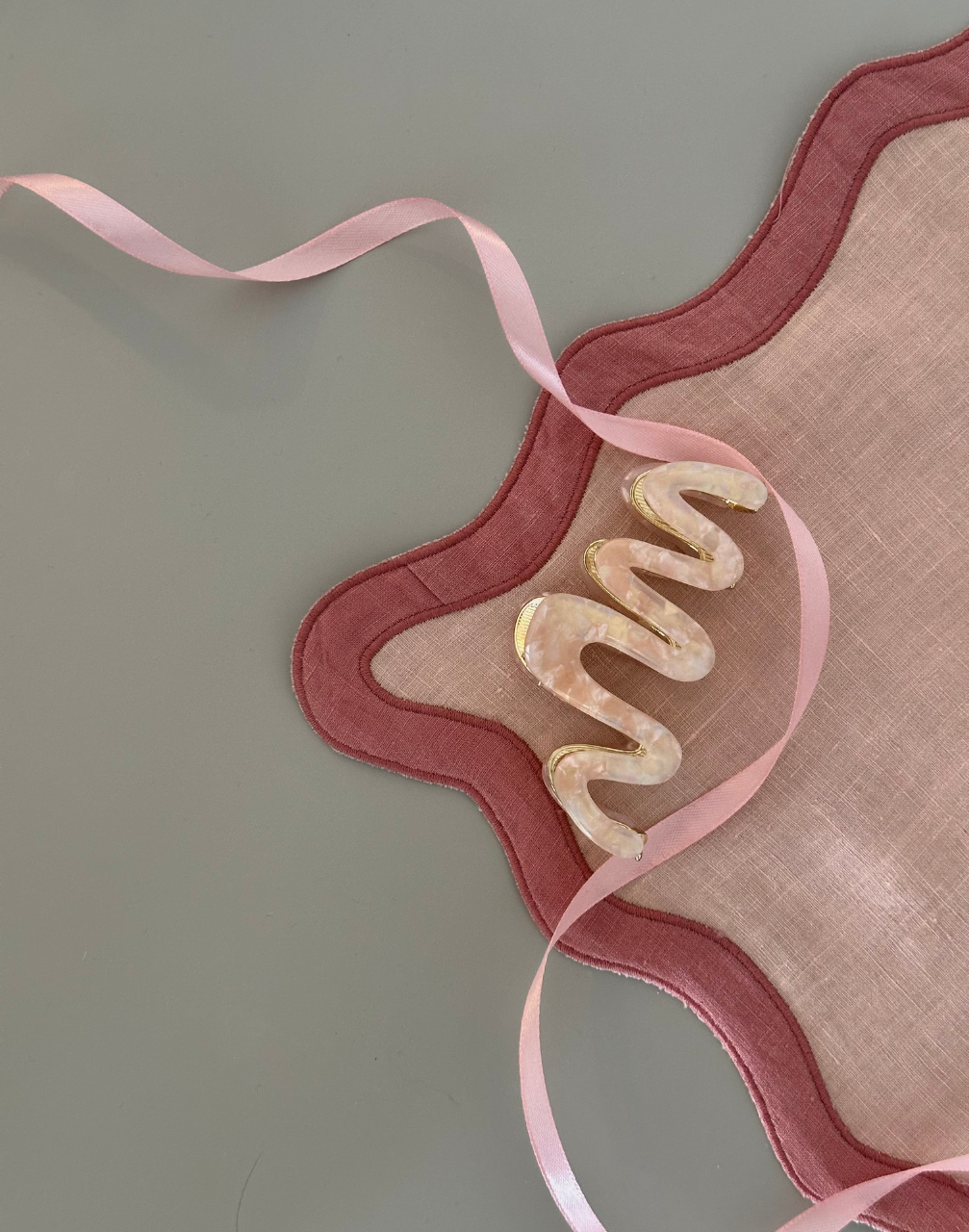 Reverie Hair - Wavy Twist / Pink / Hair Clips