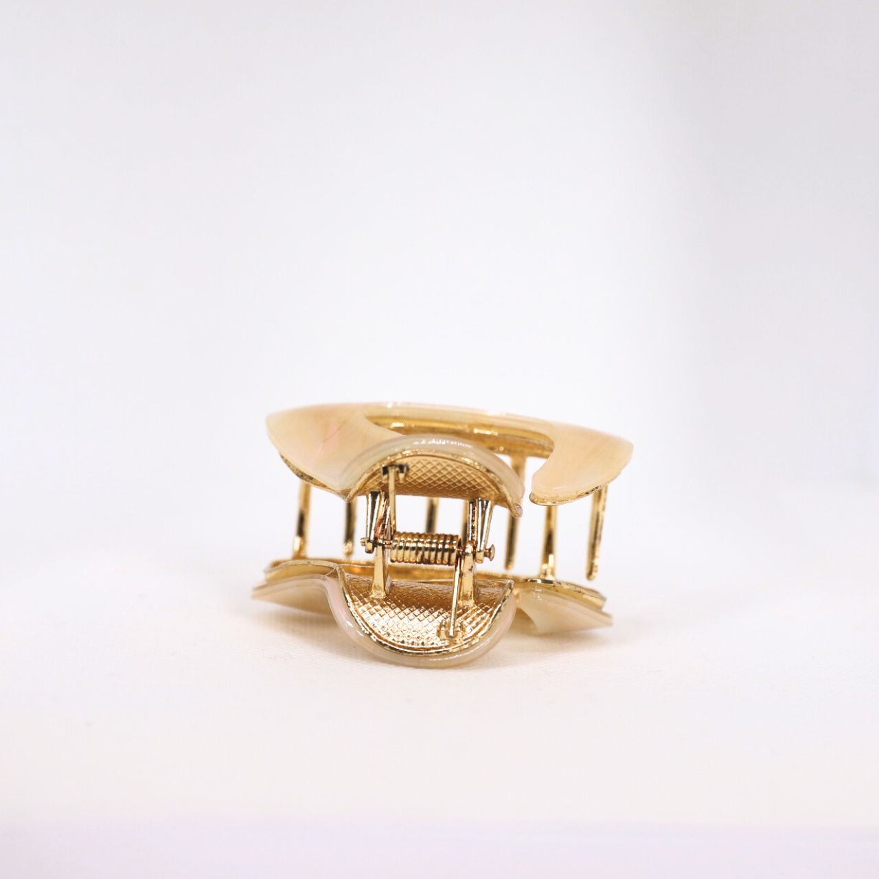 Reverie Hair - Vogue Vibes / Cream / Hair Clips